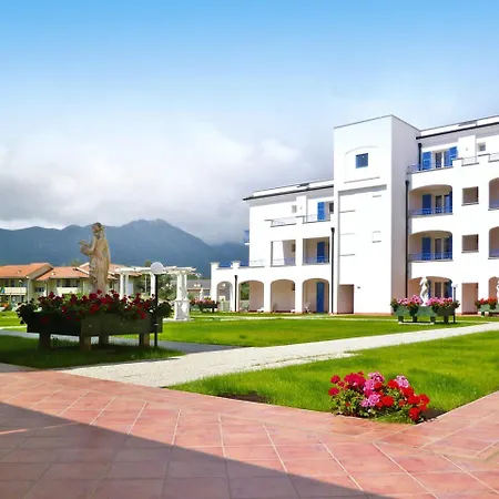 Ai Pozzi Village & Lejlighedshotel