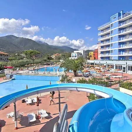 Ośrodek wypoczynkowy Ai Pozzi Village & 4*