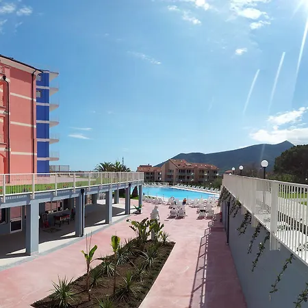 Ai Pozzi Village & 4*